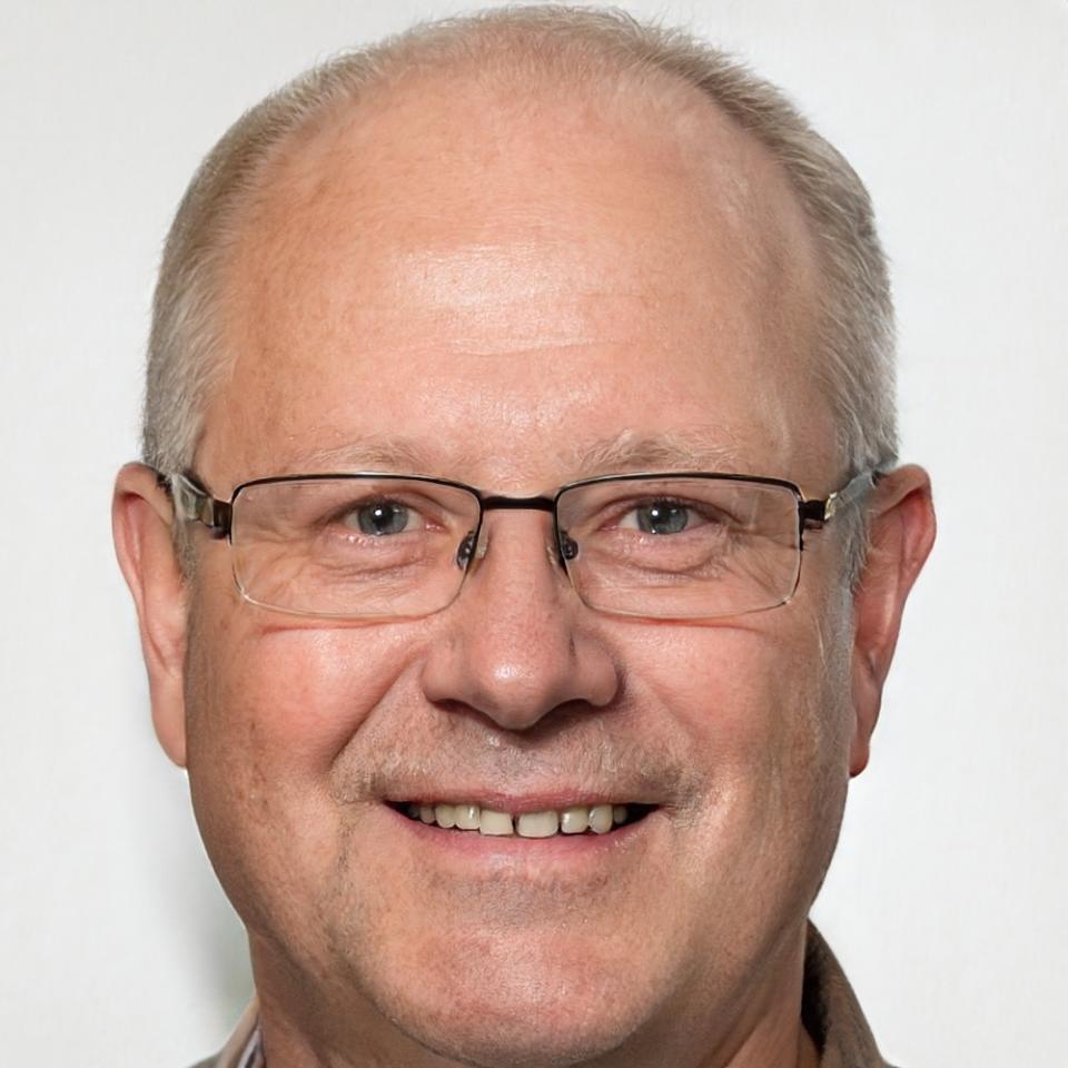 Portrait de Fabien Rousseau, expert en stratégie financière